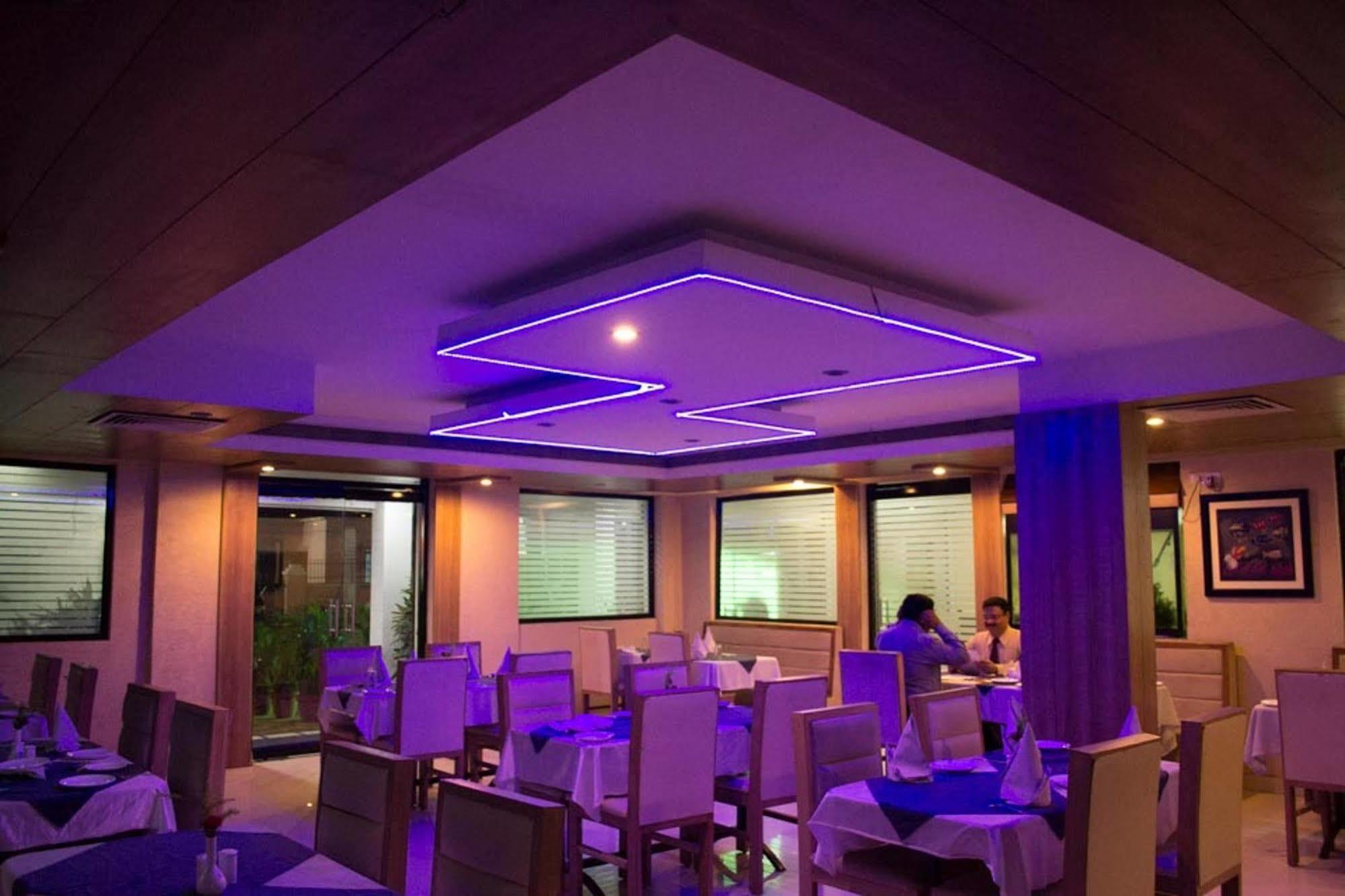 Oyo 1359 Hotel Best Inn Bhubaneswar Ngoại thất bức ảnh